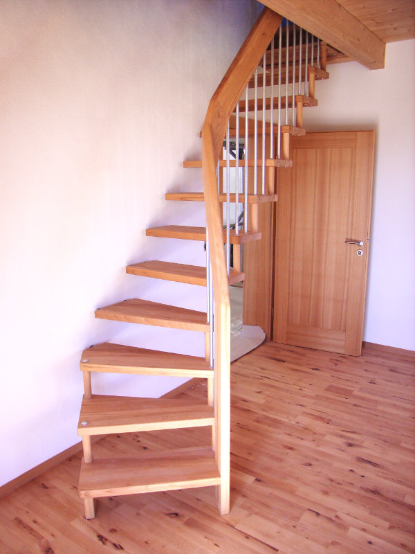 Treppe aus Buche vor der Erneuerung